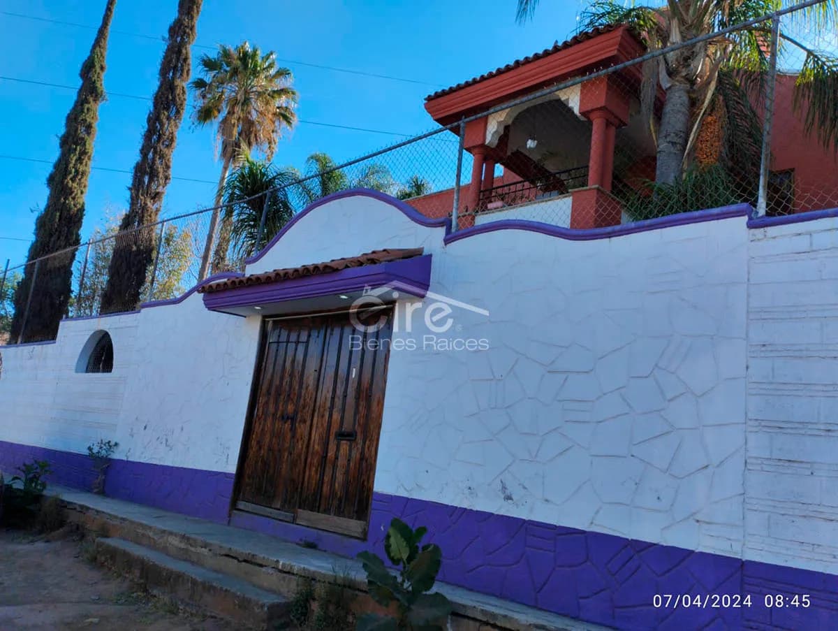 Casa Con 6 Recámaras, Terraza y Patio Central en Lomas del Verde