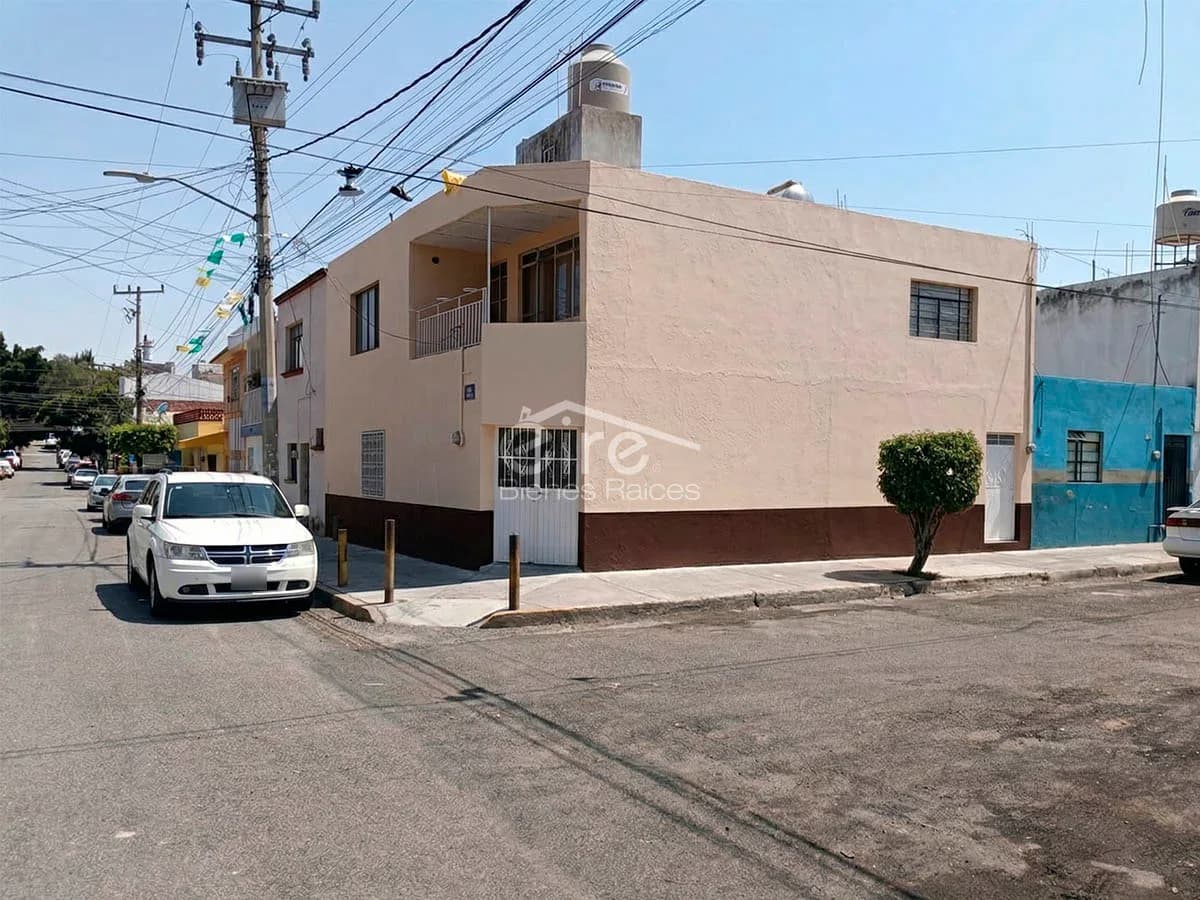 Casa en Venta en Balcones de Oblatos, Guadalajara | 2 Niveles Con Acceso Independiente