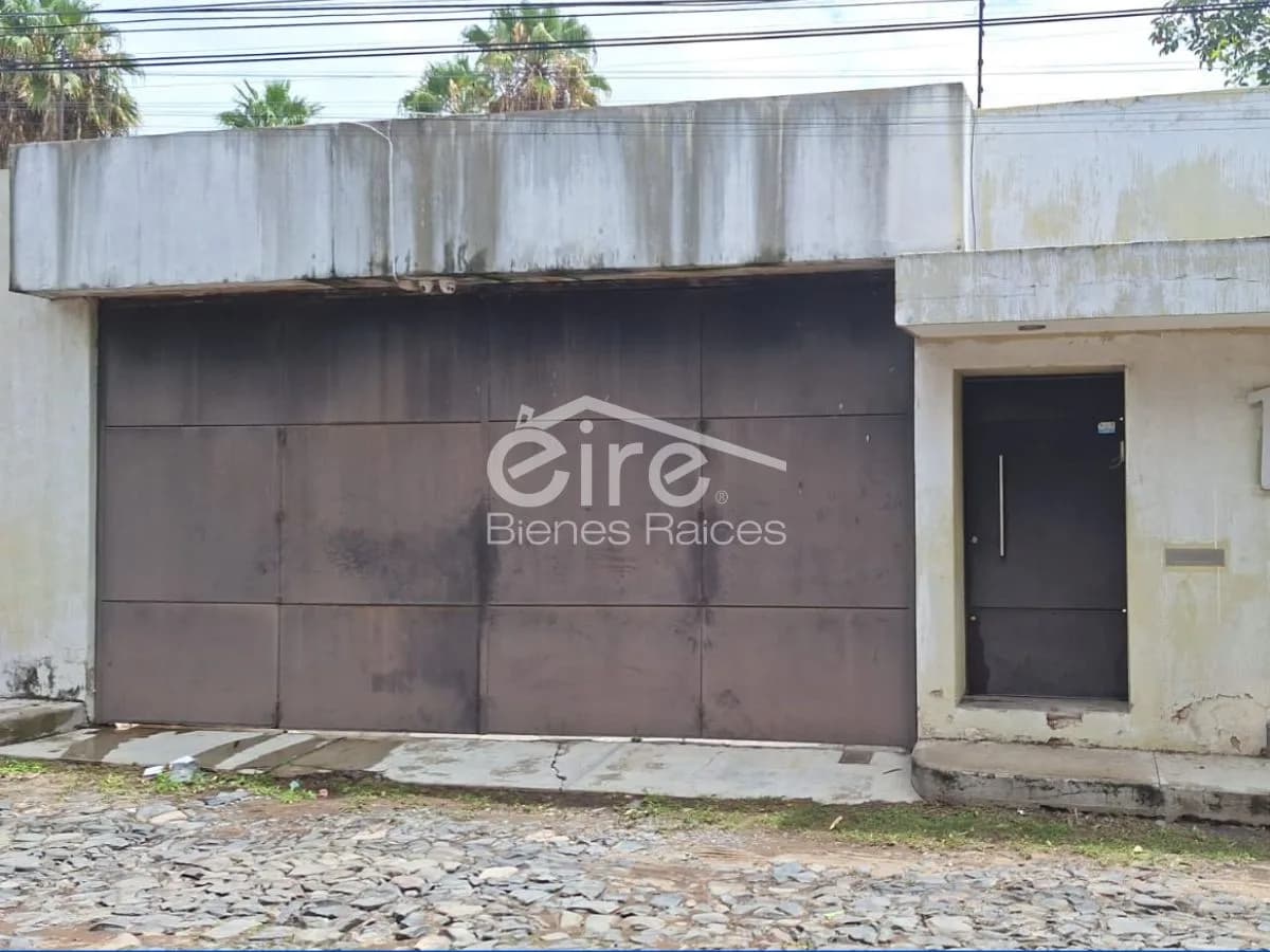 Casa en Venta Al Sur de la Ciudad | 1,503 M² de Terreno, Alberca, Terrazas y Cancha