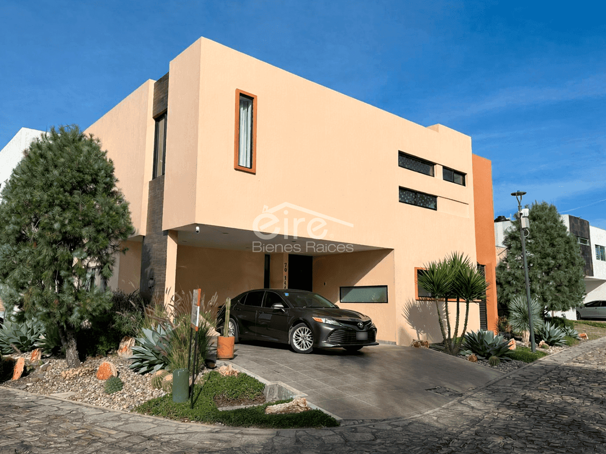 Casa en venta en Senderos de las Moras, Tlajomulco de Zúñiga | 4 recámaras + terraza | 232 m² construcción