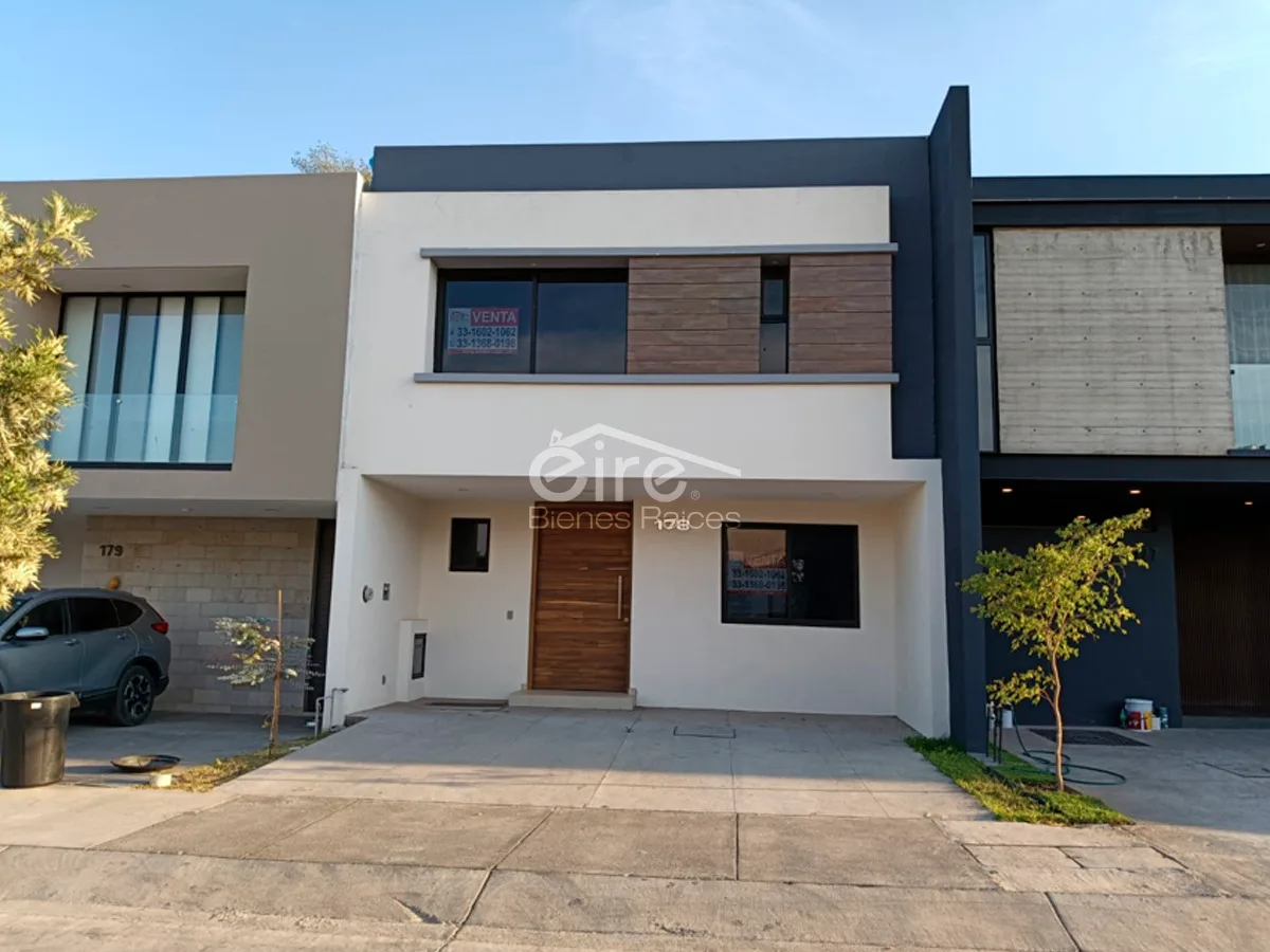 Casa Nueva en Venta en Punto Sur II, Tlajomulco | 3 Recámaras, Roof Garden y Amenidades