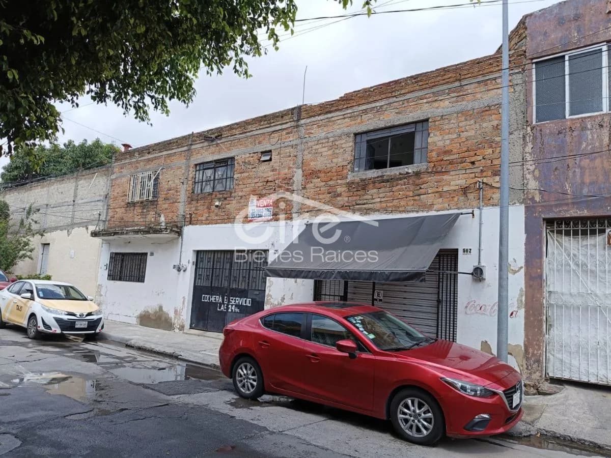 Casa en Venta Cerca de Plaza Revolución | 10 Recámaras y 3 Estacionamientos