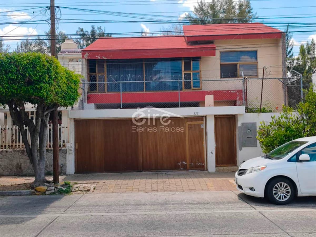 Casa en Venta en Camino Real - Santa Teresa de Jesús | 6 Recámaras y Jardín