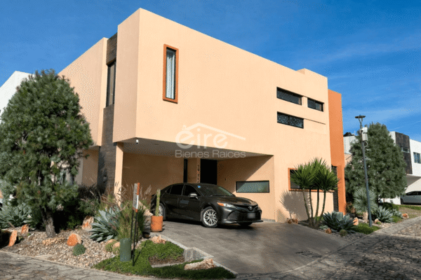 Casa en venta en Senderos de las Moras, Tlajomulco de Zúñiga | 4 recámaras + terraza | 232 m² construcción