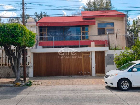 Casa en venta en Camino Real – Santa Teresa de Jesús | 6 recámaras y jardín