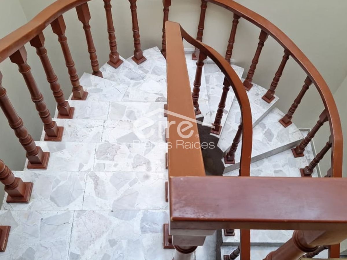 Casa en Venta en Prados Providencia, Guadalajara | 3 Pisos, 6 Habitaciones y Terraza Con Jardín — 6