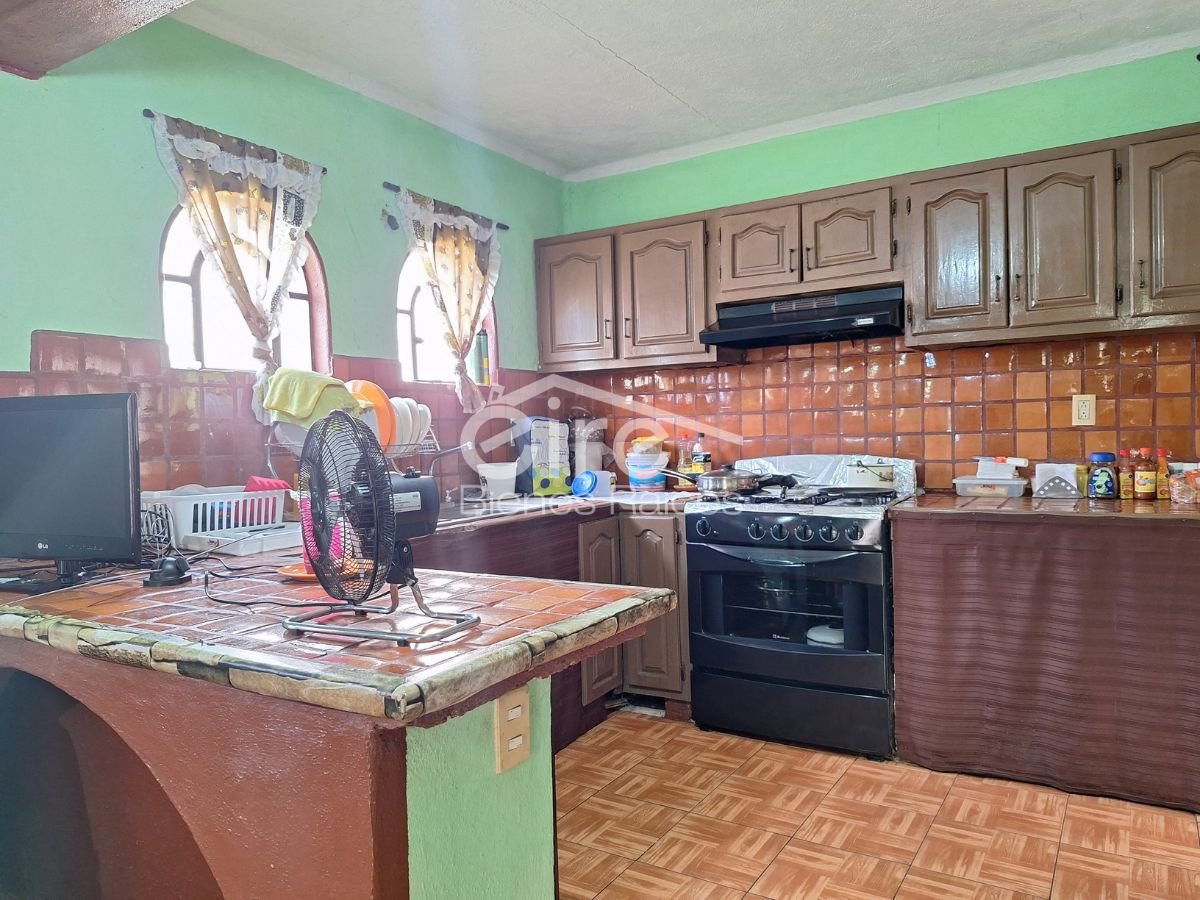 Terreno en Venta Con Construcciones Existentes – Aldama, los Gavilanes