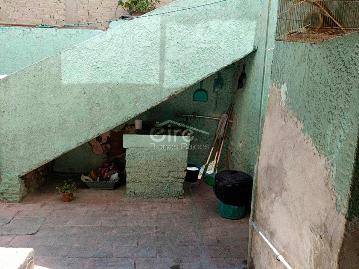 Casa en Venta en Balcones de Oblatos, Guadalajara | 2 Niveles Con Acceso Independiente — 2 rec · 162
