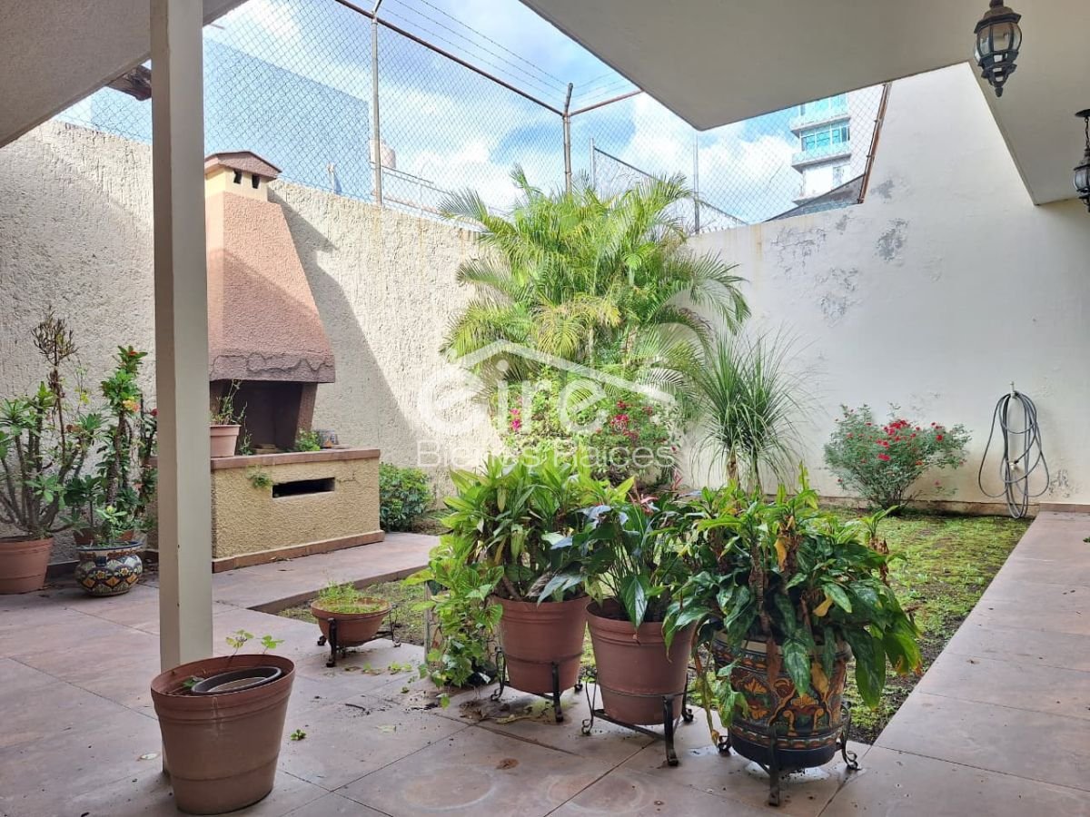 Casa en Venta en Prados Providencia, Guadalajara | 3 Pisos, 6 Habitaciones y Terraza Con Jardín — 6