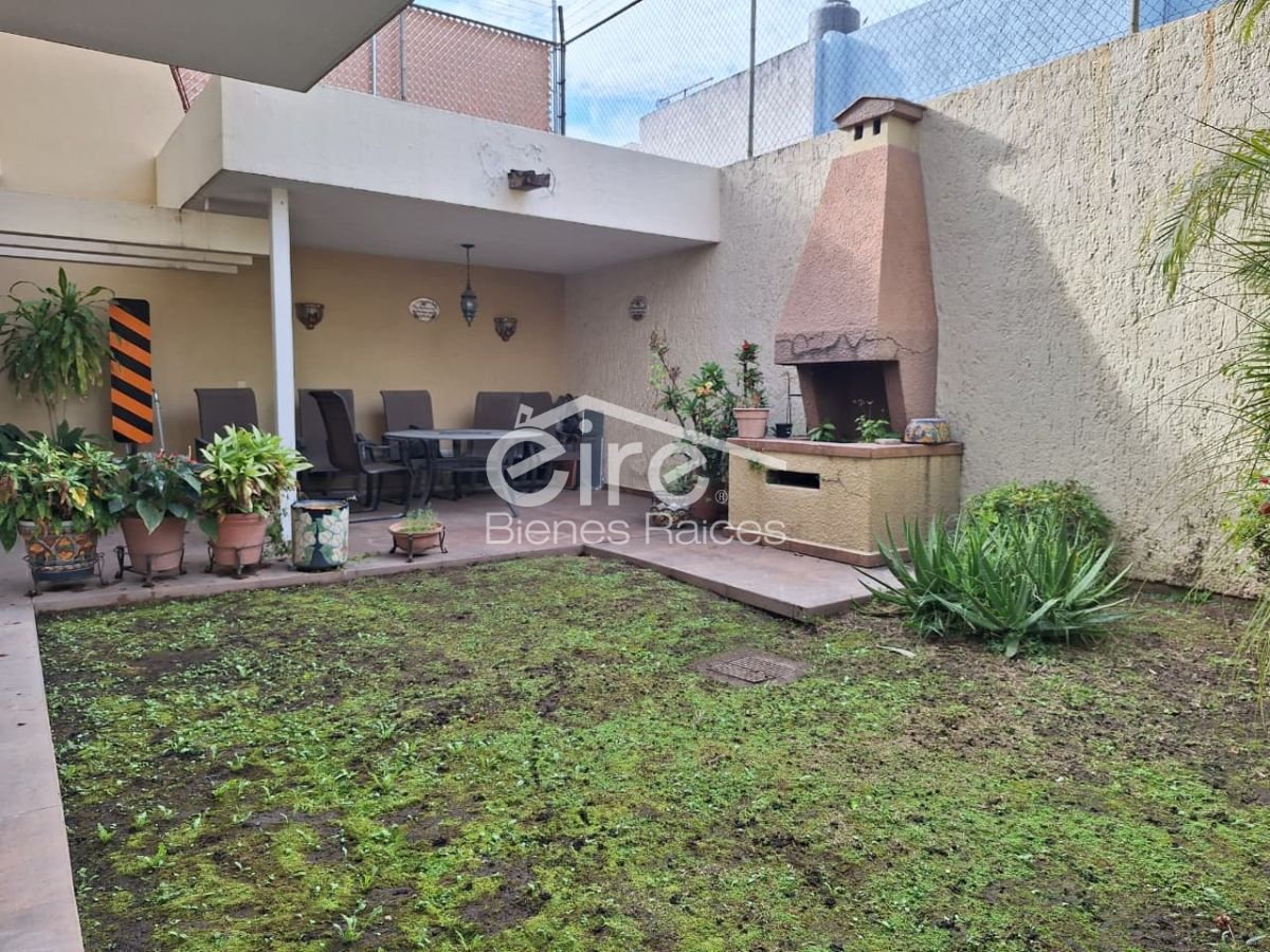 Casa en Venta en Prados Providencia, Guadalajara | 3 Pisos, 6 Habitaciones y Terraza Con Jardín — 6