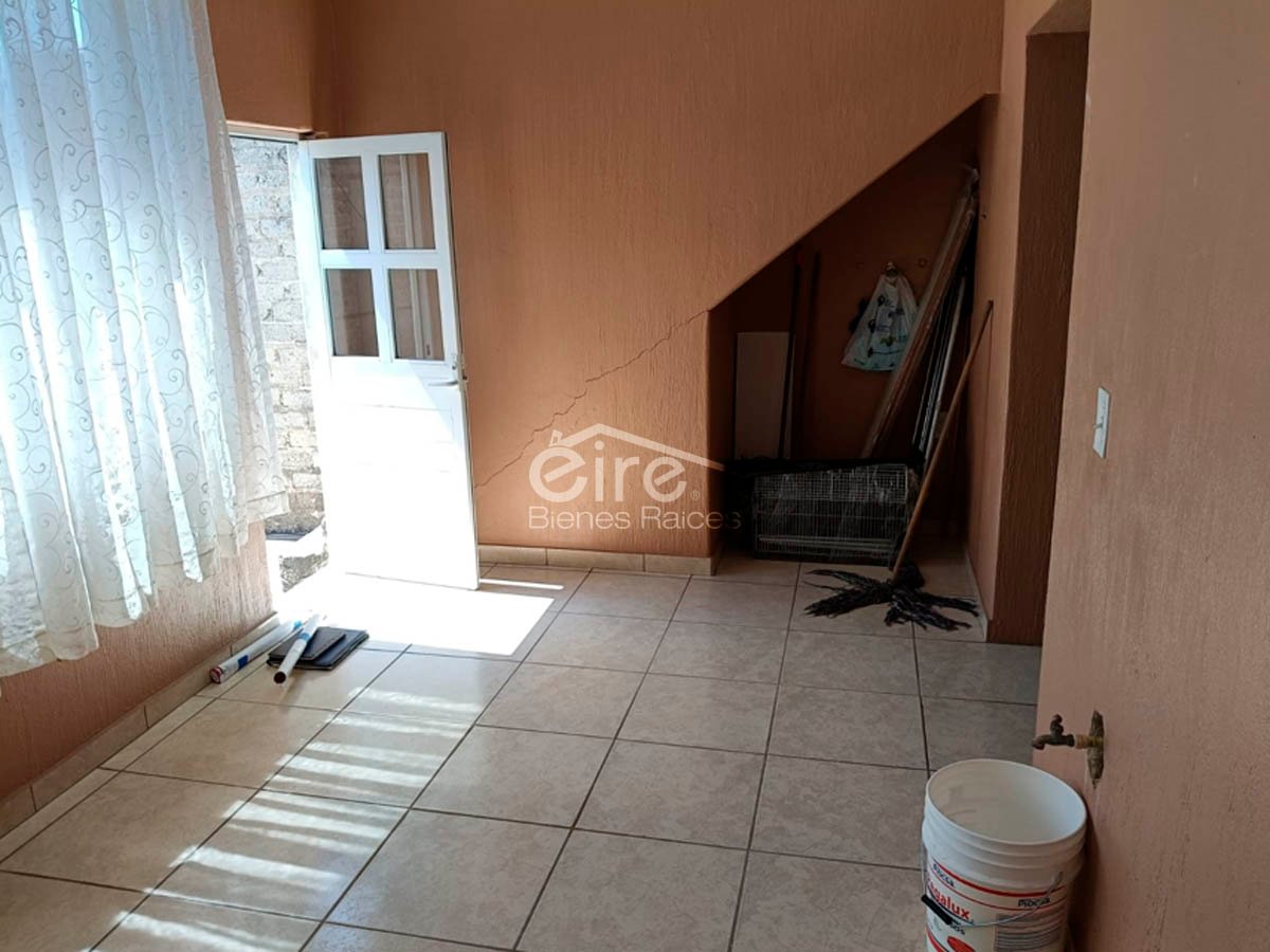 Casa en Venta en Balcones de Oblatos, Guadalajara | 2 Niveles Con Acceso Independiente — 2 rec · 162