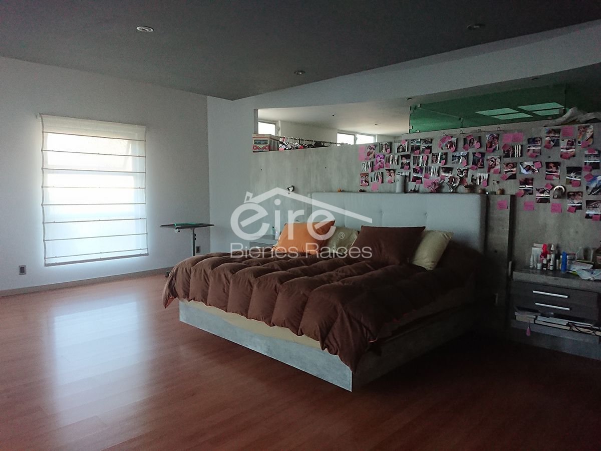 14 Casa en Venta Al Sur de la Ciudad | 1,503 M² de Terreno, Alberca, Terrazas y Cancha — 5 rec · 732.00
