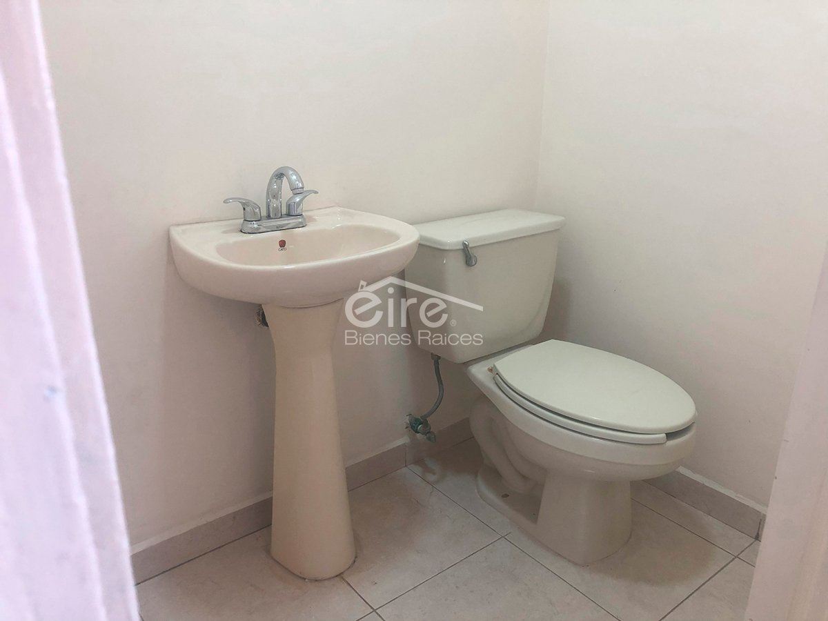 Casa en Venta en Guillermo Prieto, Ciudad Guzmán, Jalisco. — 4 rec · 202.00 m²