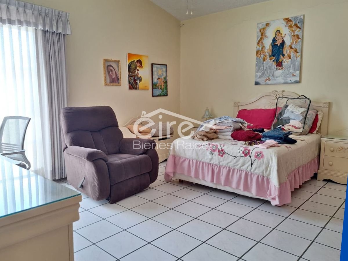 Casa en Venta en Prados Providencia, Guadalajara | 3 Pisos, 6 Habitaciones y Terraza Con Jardín — 6