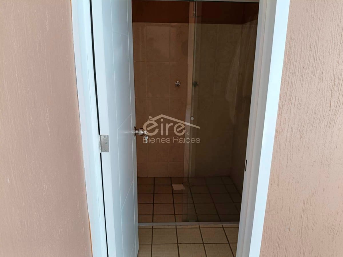Casa en Venta en Balcones de Oblatos, Guadalajara | 2 Niveles Con Acceso Independiente — 2 rec · 162