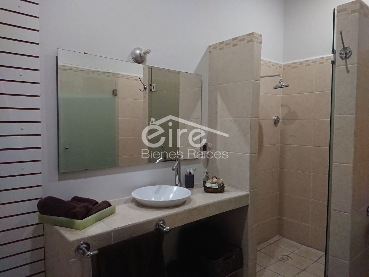 16 Casa en Venta Al Sur de la Ciudad | 1,503 M² de Terreno, Alberca, Terrazas y Cancha — 5 rec · 732.00