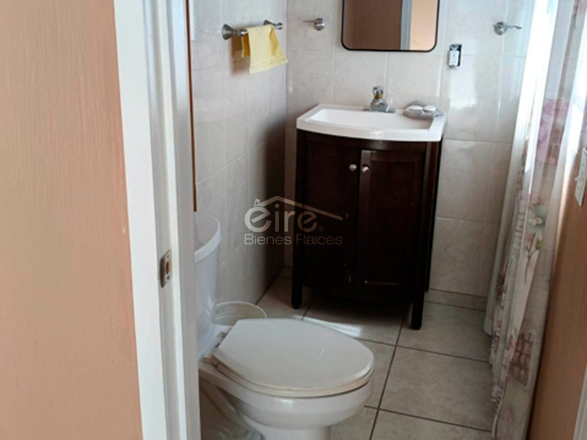 Casa en Venta en Balcones de Oblatos, Guadalajara | 2 Niveles Con Acceso Independiente — 2 rec · 162
