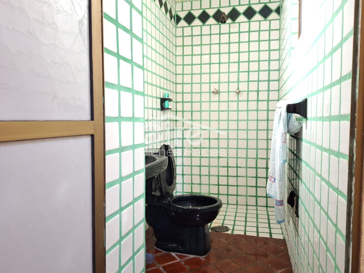 Terreno en Venta Con Construcciones Existentes – Aldama, los Gavilanes