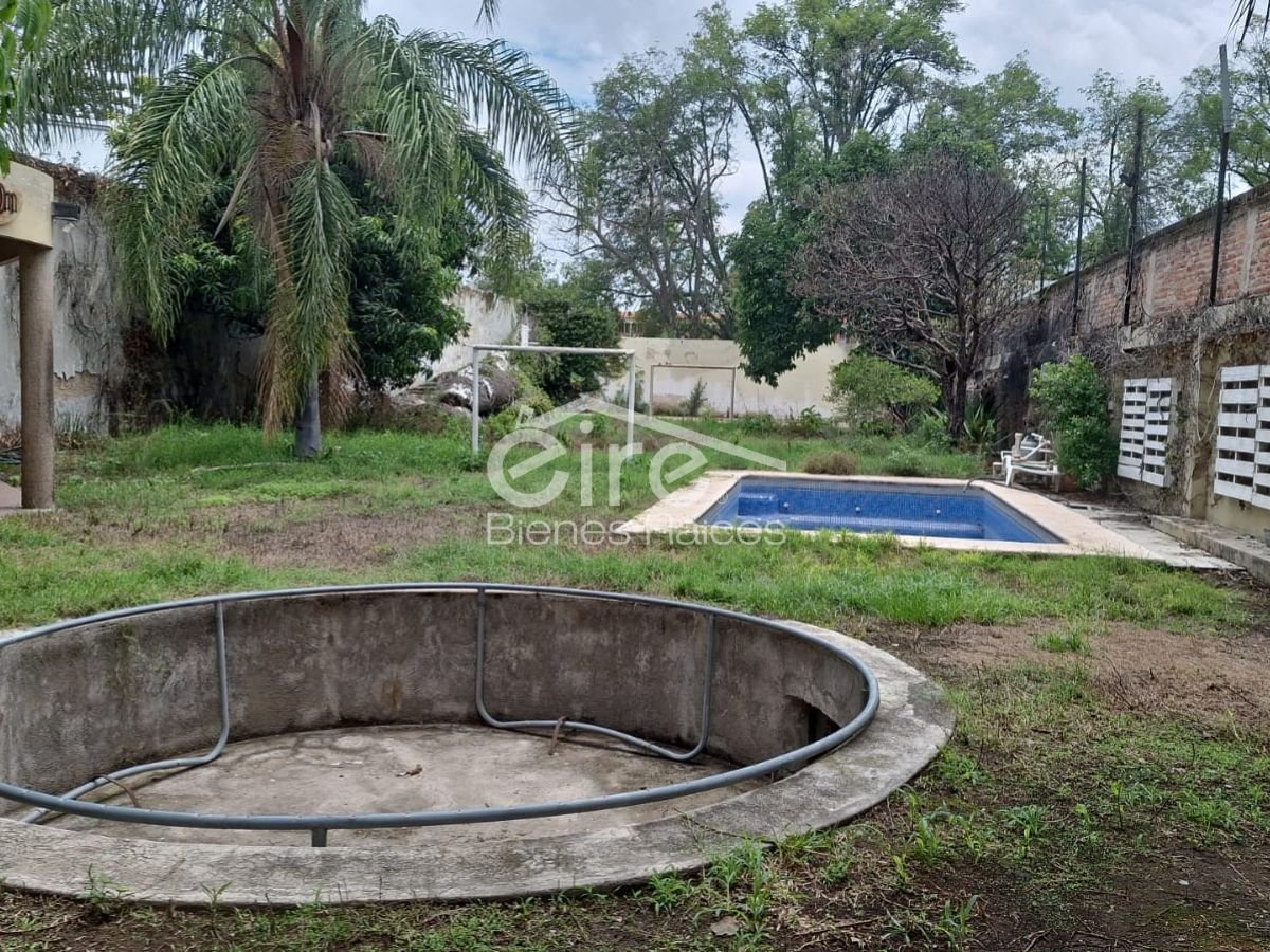 19 Casa en Venta Al Sur de la Ciudad | 1,503 M² de Terreno, Alberca, Terrazas y Cancha — 5 rec · 732.00