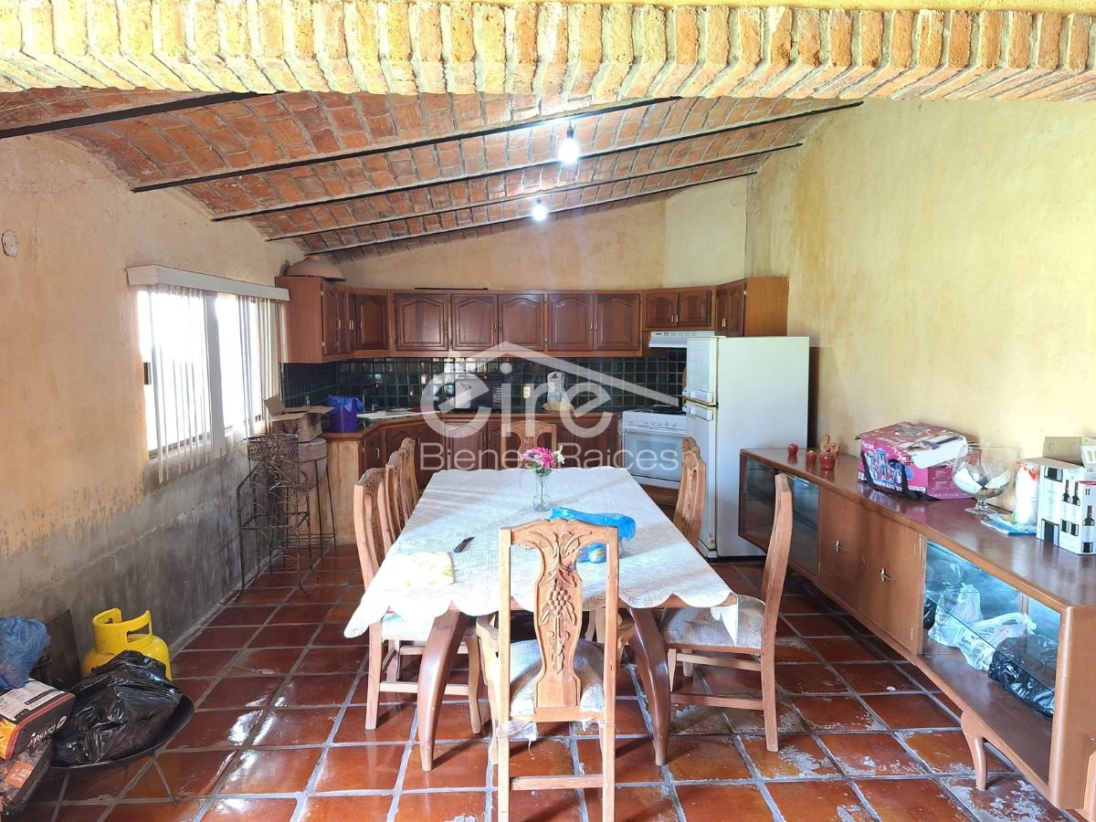 Terreno en Venta Con Construcciones Existentes – Aldama, los Gavilanes