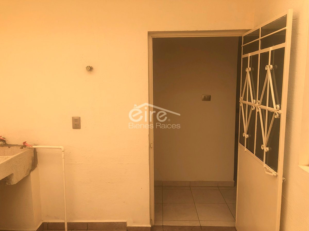 Casa en Venta en Guillermo Prieto, Ciudad Guzmán, Jalisco. — 4 rec · 202.00 m²