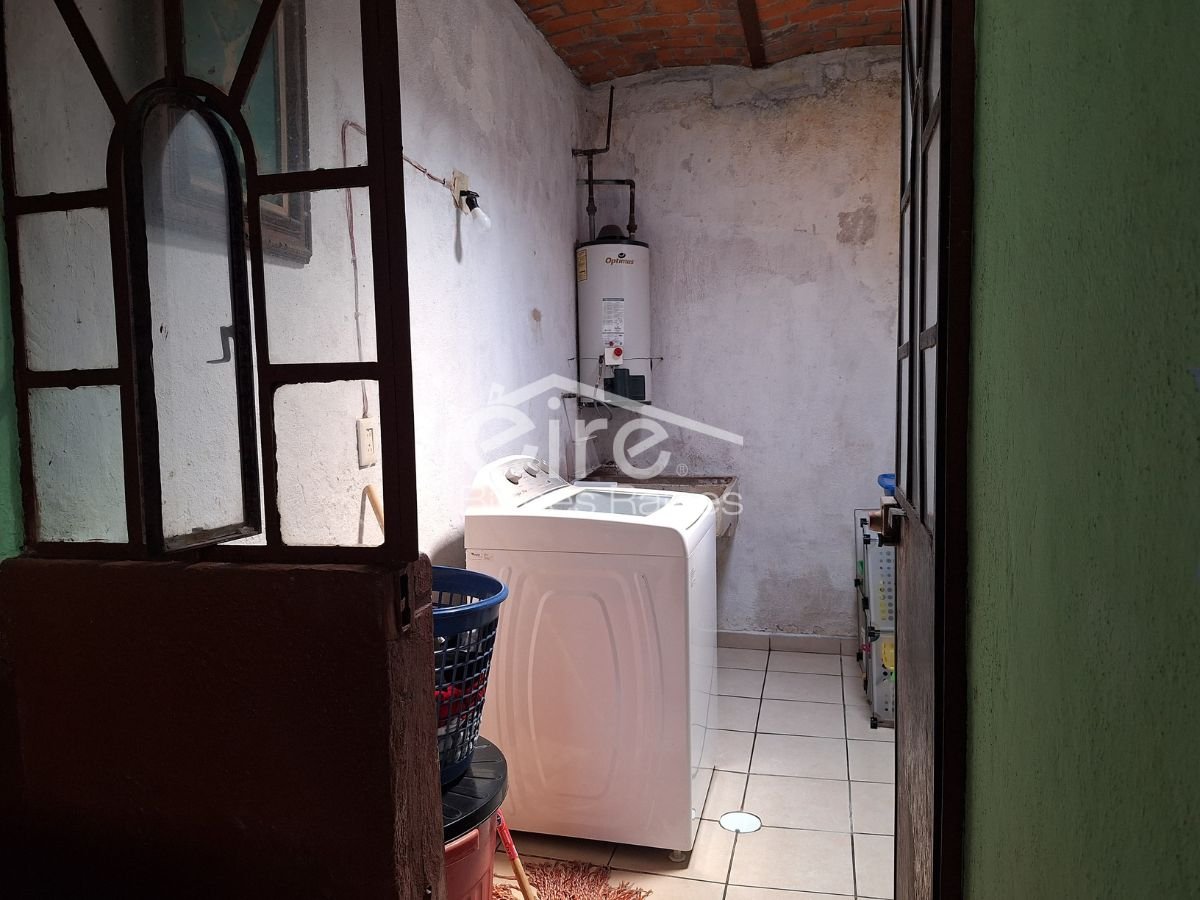 Terreno en Venta Con Construcciones Existentes – Aldama, los Gavilanes