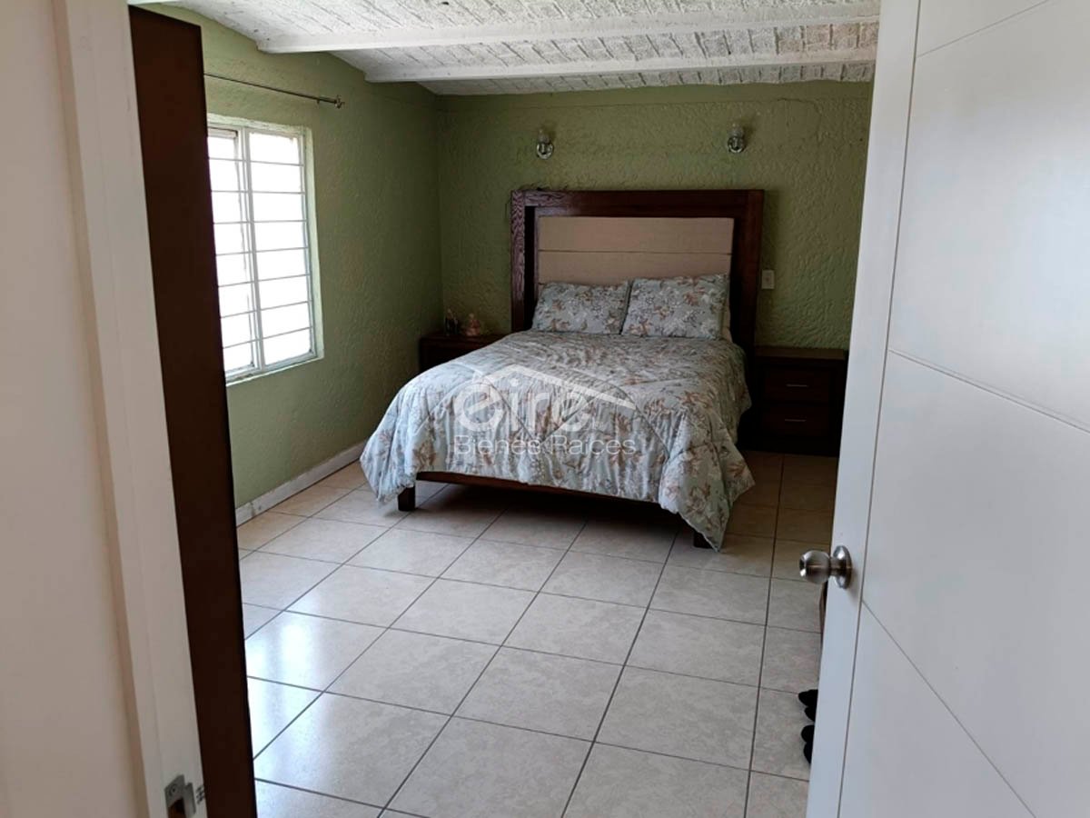 Casa en Venta en Balcones de Oblatos, Guadalajara | 2 Niveles Con Acceso Independiente — 2 rec · 162