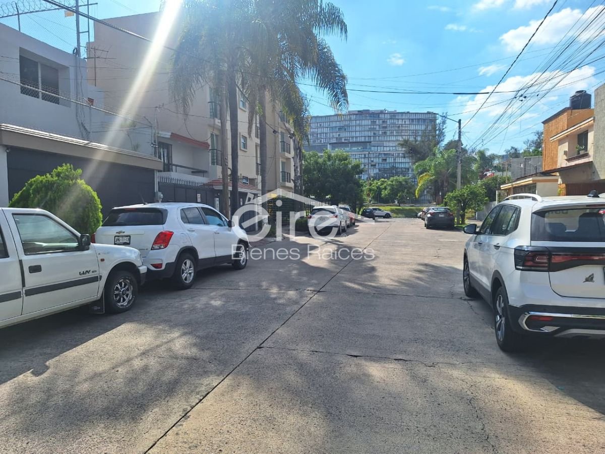 Casa en Venta en Prados Providencia, Guadalajara | 3 Pisos, 6 Habitaciones y Terraza Con Jardín — 6