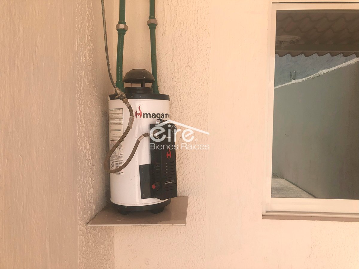 Casa en Venta en Guillermo Prieto, Ciudad Guzmán, Jalisco. — 4 rec · 202.00 m²