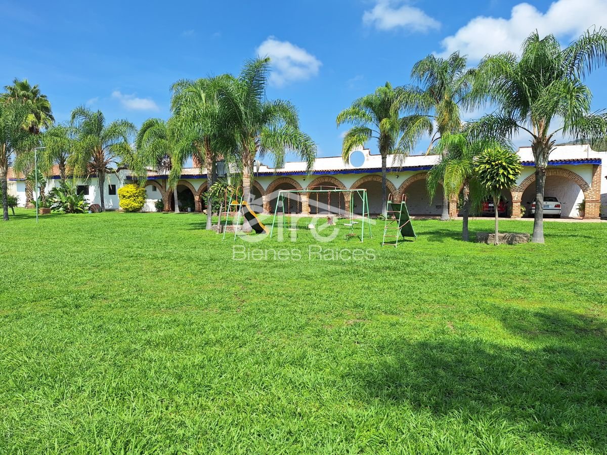 Terreno en Venta Con Construcciones Existentes – Aldama, los Gavilanes
