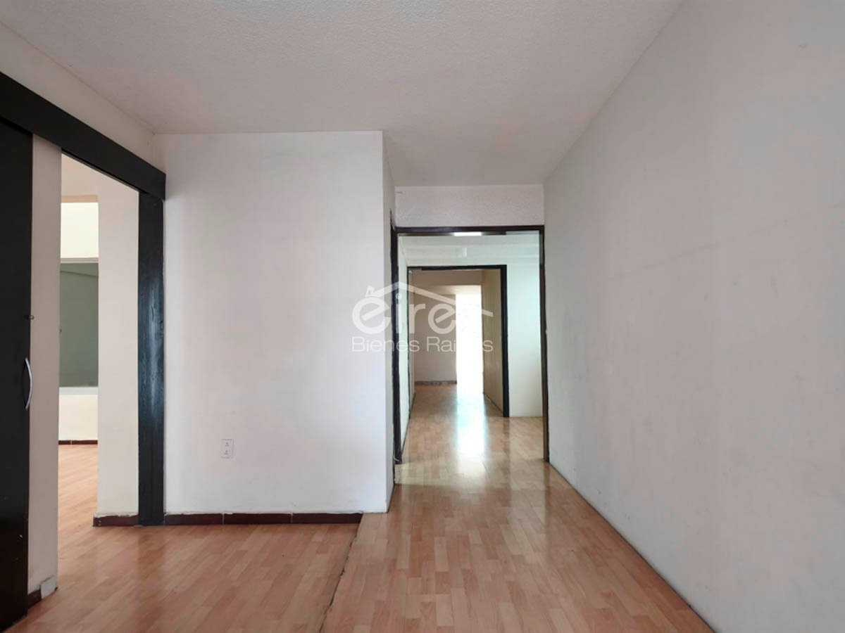 Casa en venta en Camino Real – Santa Teresa de Jesús | 6 recámaras y jardín