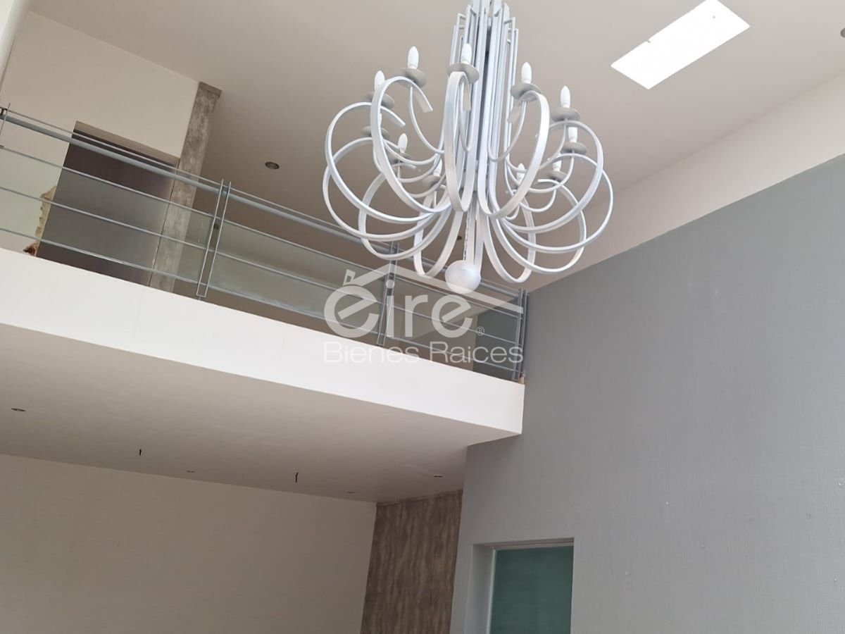 4 Casa en Venta Al Sur de la Ciudad | 1,503 M² de Terreno, Alberca, Terrazas y Cancha — 5 rec · 732.00