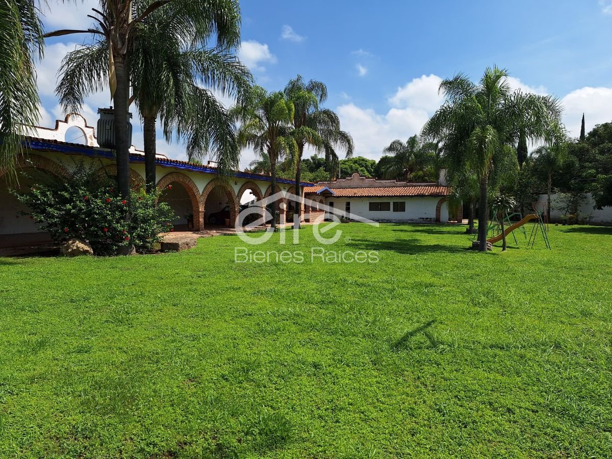 Terreno en Venta Con Construcciones Existentes – Aldama, los Gavilanes