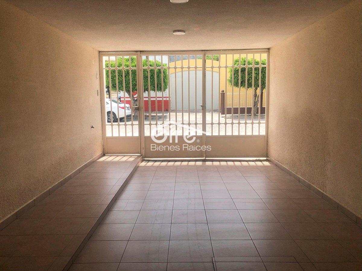 Casa en Venta en Guillermo Prieto, Ciudad Guzmán, Jalisco. — 4 rec · 202.00 m²