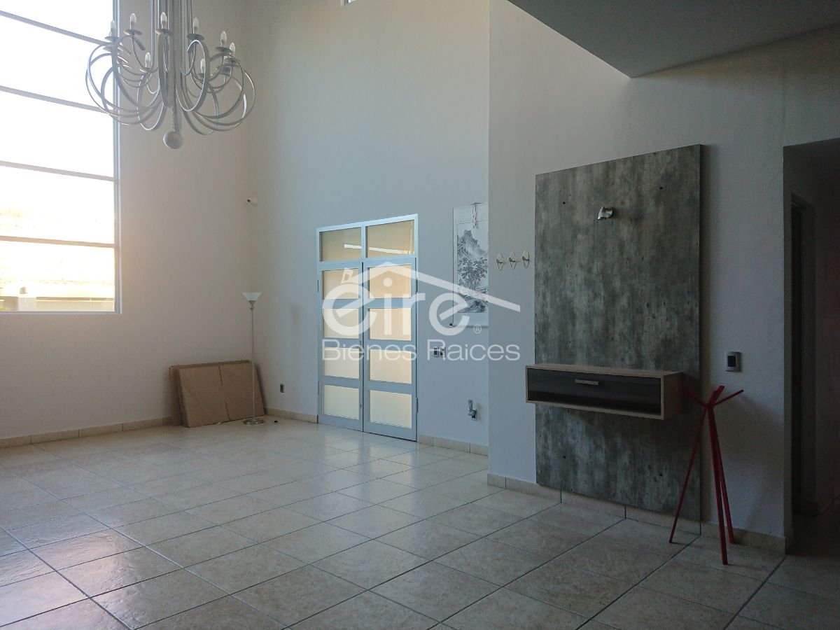 5 Casa en Venta Al Sur de la Ciudad | 1,503 M² de Terreno, Alberca, Terrazas y Cancha — 5 rec · 732.00