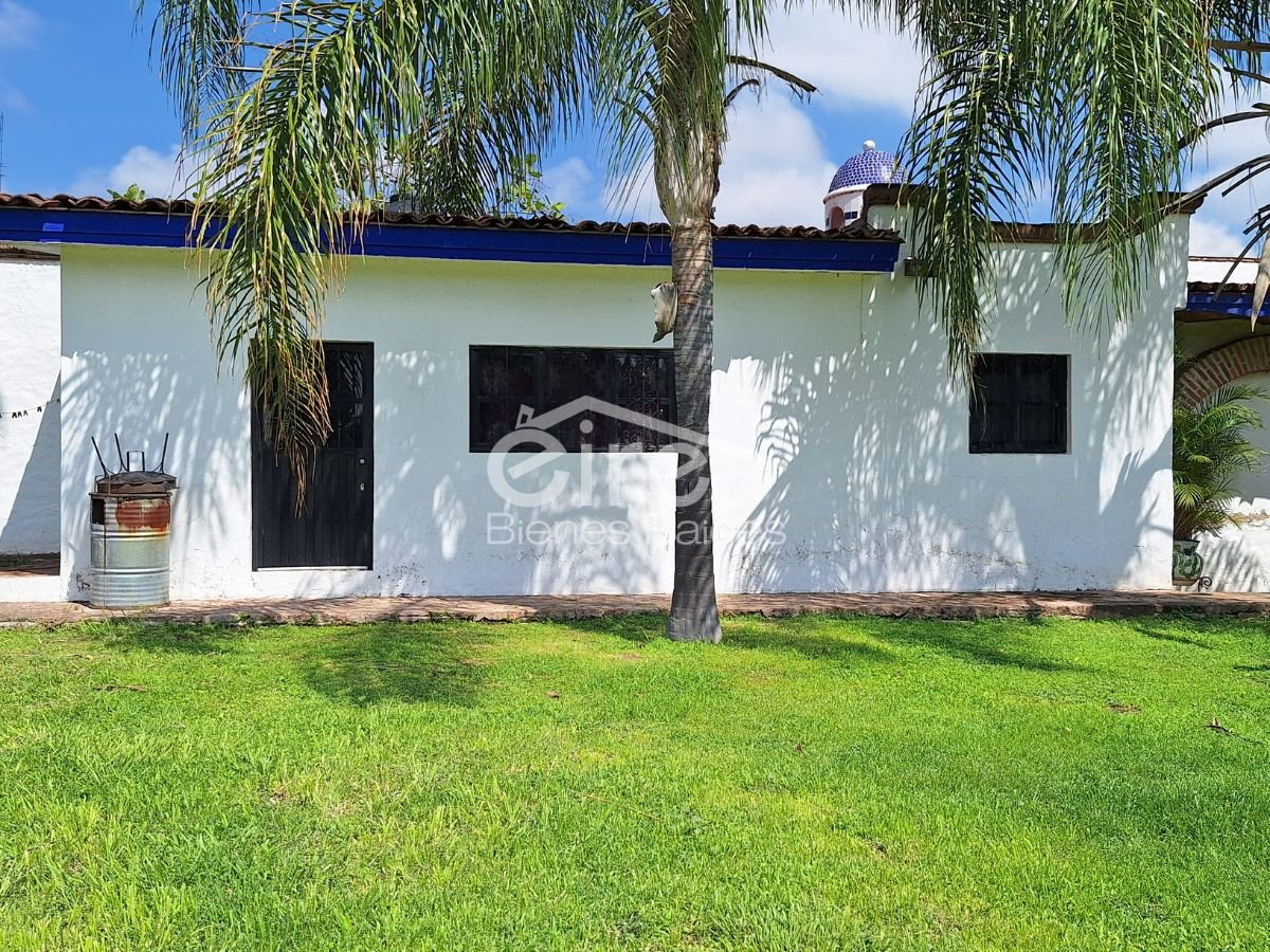 Terreno en Venta Con Construcciones Existentes – Aldama, los Gavilanes
