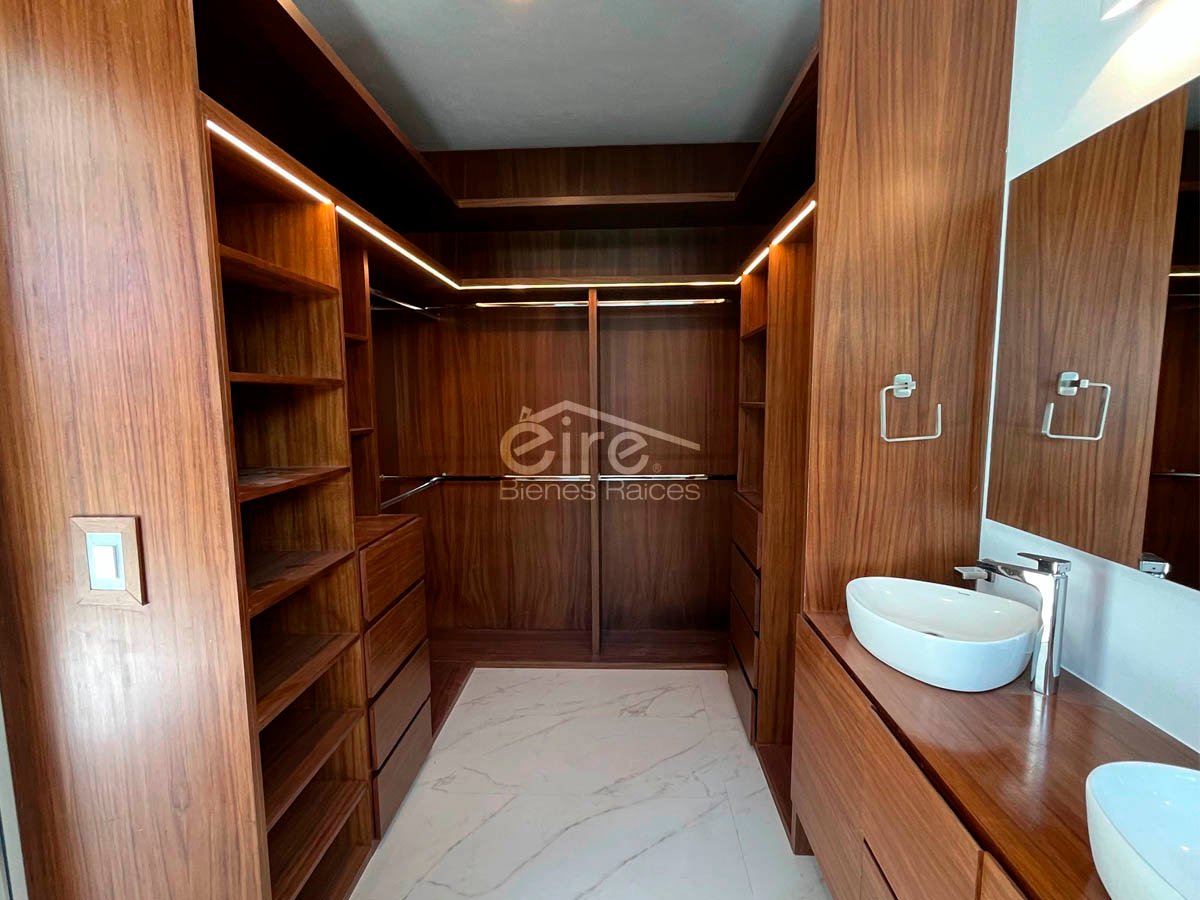 5 Casa en venta en Parques Vallarta, Zapopan
