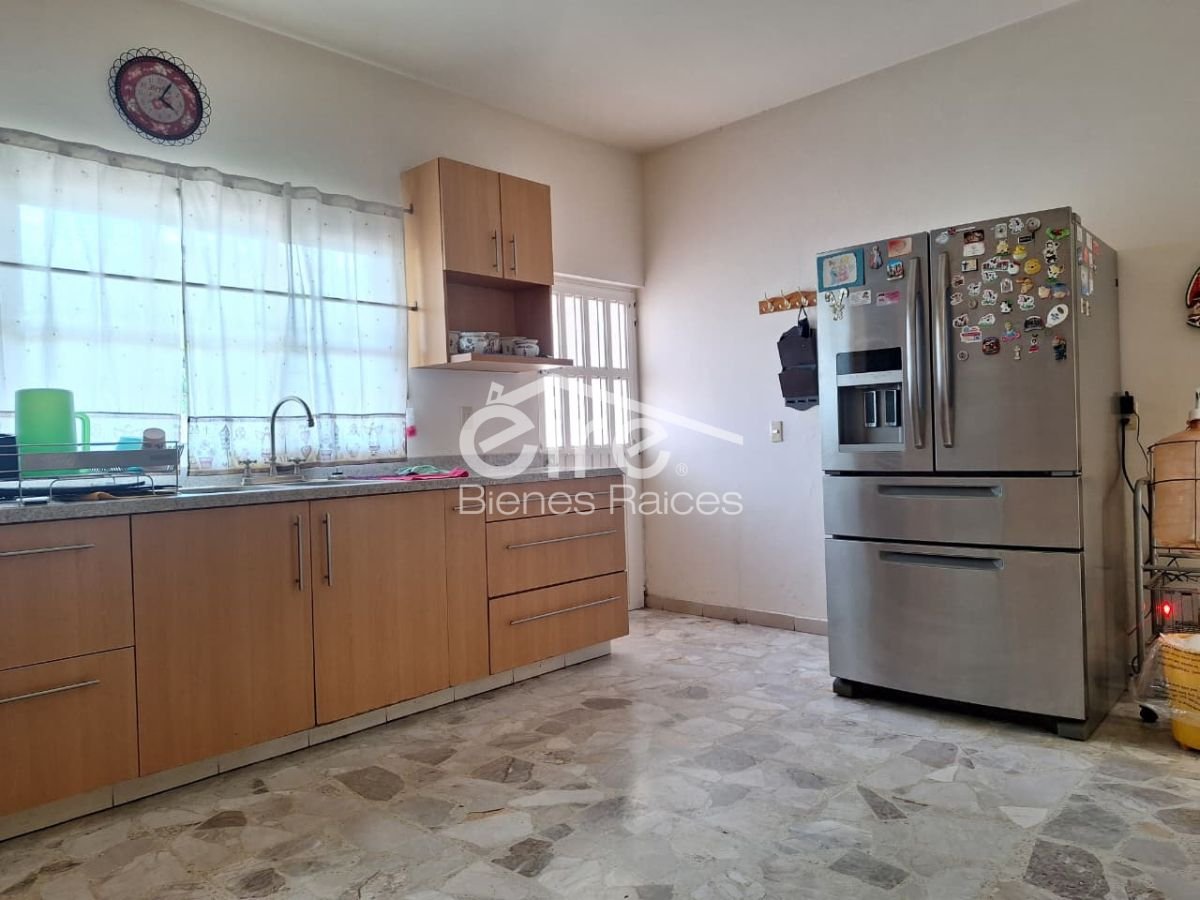 Casa en Venta en Prados Providencia, Guadalajara | 3 Pisos, 6 Habitaciones y Terraza Con Jardín — 6