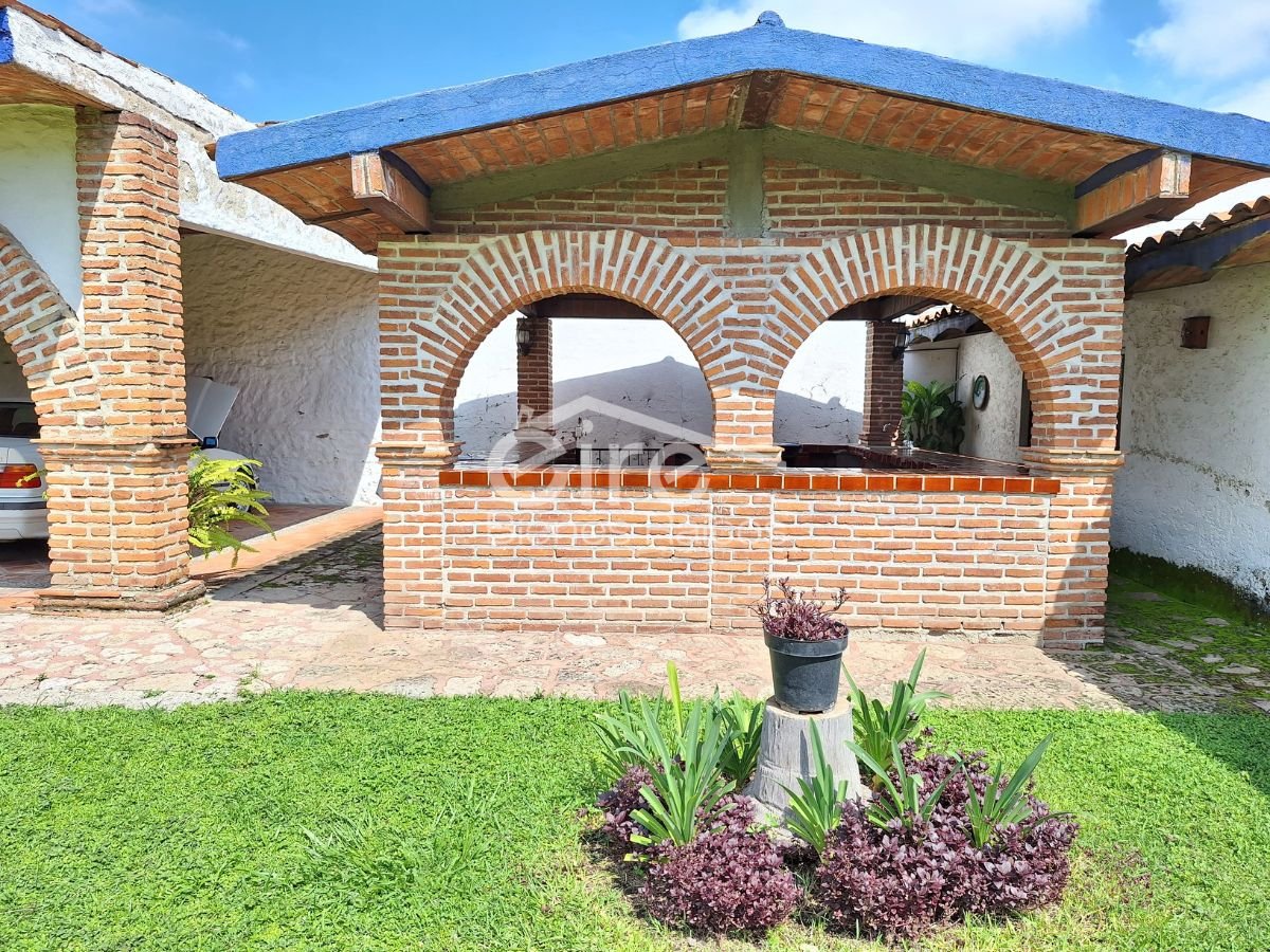 Terreno en Venta Con Construcciones Existentes – Aldama, los Gavilanes