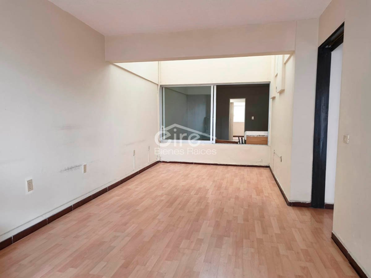 Casa en venta en Camino Real – Santa Teresa de Jesús | 6 recámaras y jardín