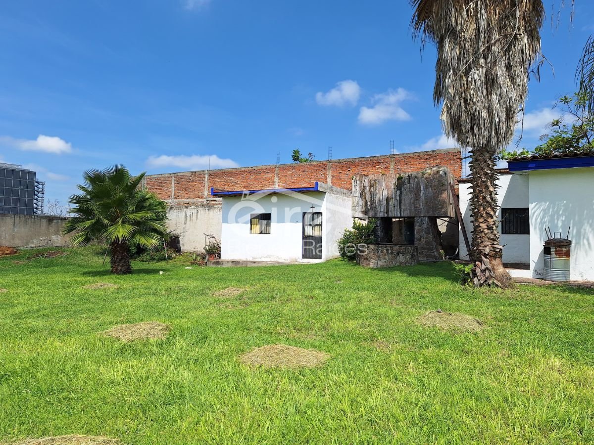 Terreno en Venta Con Construcciones Existentes – Aldama, los Gavilanes