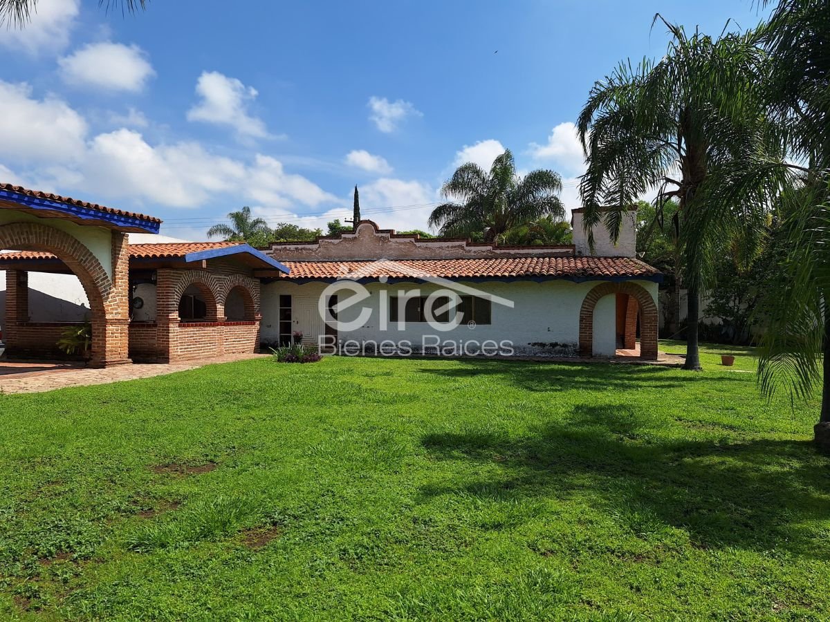 Terreno en Venta Con Construcciones Existentes – Aldama, los Gavilanes