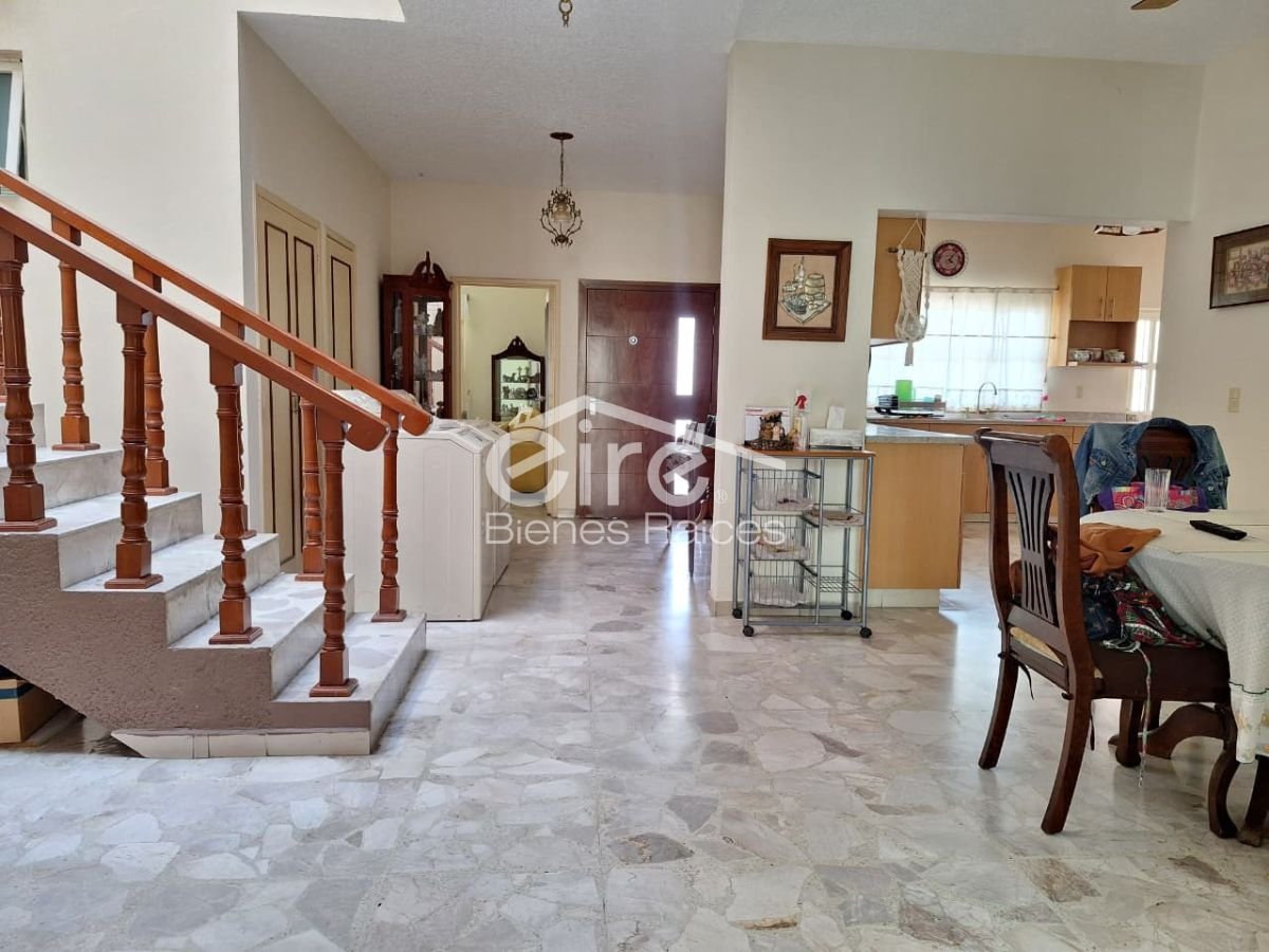 Casa en Venta en Prados Providencia, Guadalajara | 3 Pisos, 6 Habitaciones y Terraza Con Jardín — 6