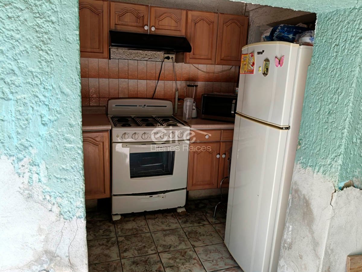 Casa en Venta en Balcones de Oblatos, Guadalajara | 2 Niveles Con Acceso Independiente — 2 rec · 162