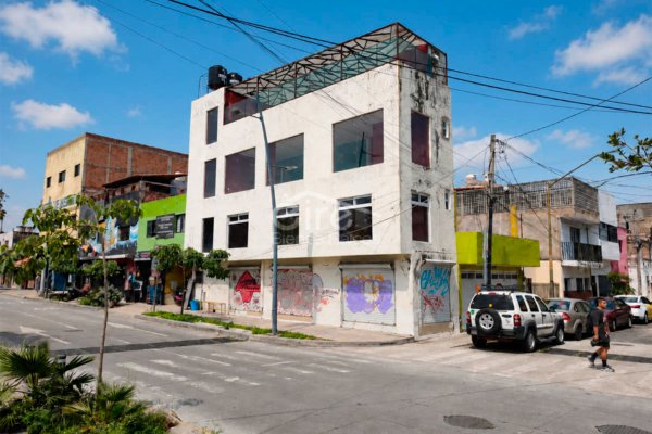 Edificio Comercial en Venta Sobre Av Enrique Díaz de León