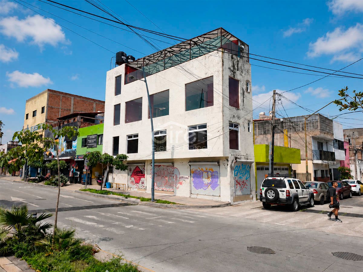 Edificio Comercial en Venta Sobre Av Enrique Díaz de León
