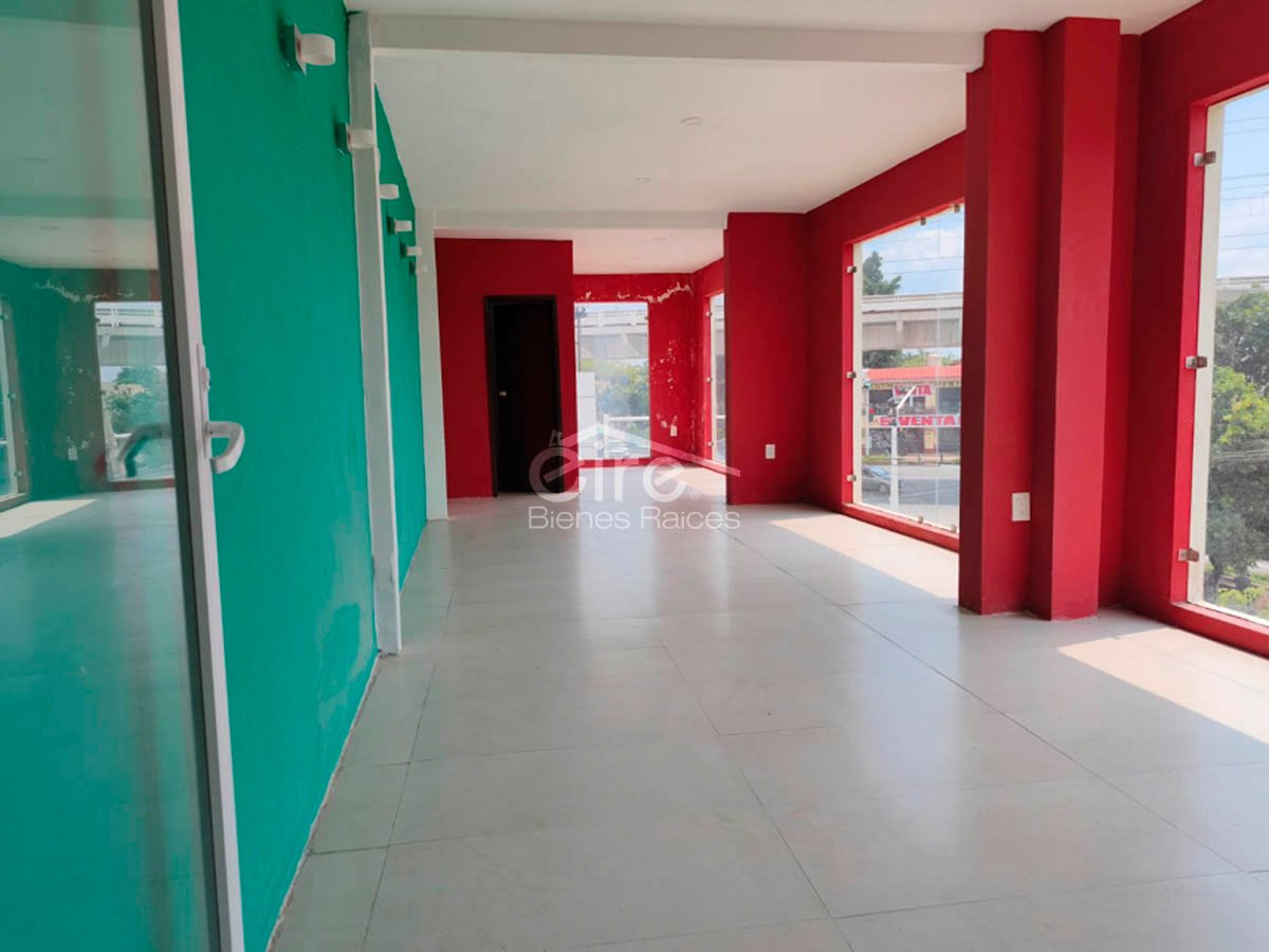 Edificio Comercial en Venta Sobre Av Enrique Díaz de León